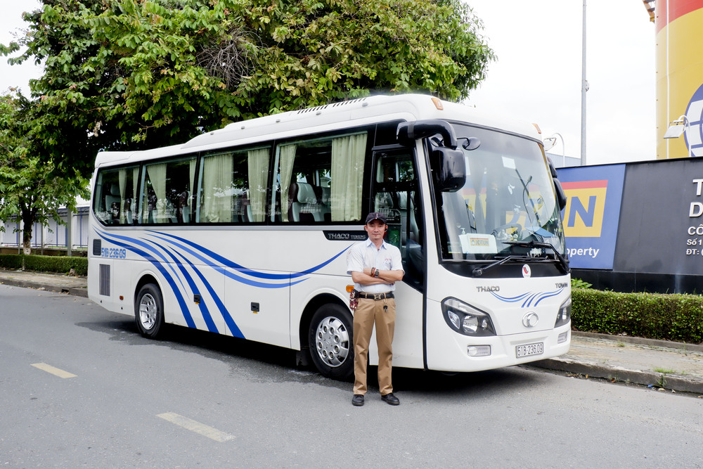 Xe đưa đón công nhân